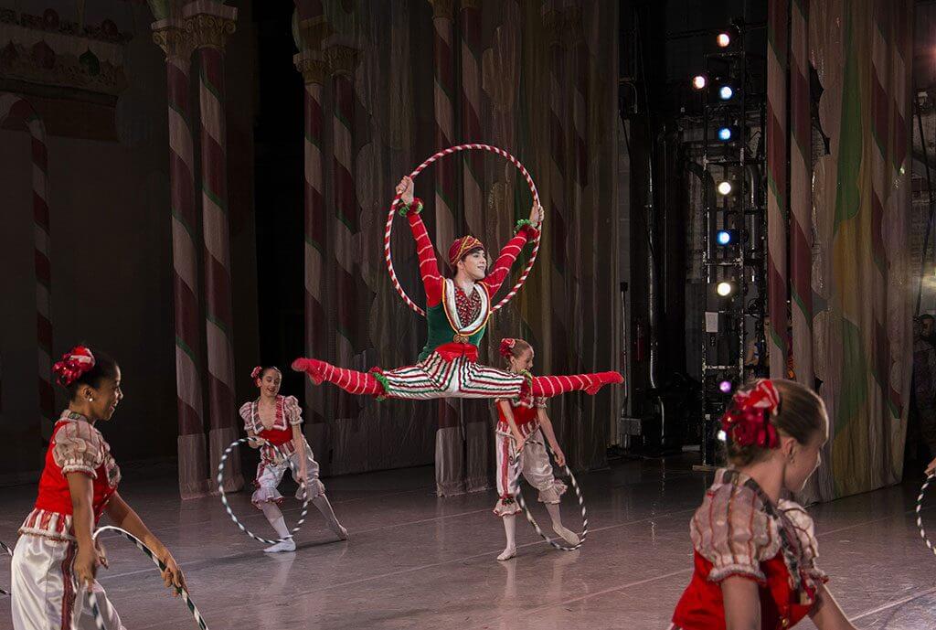 Jack Sprance and artists of Philadelphia Ballet | Photo: Alexander Iziliaev